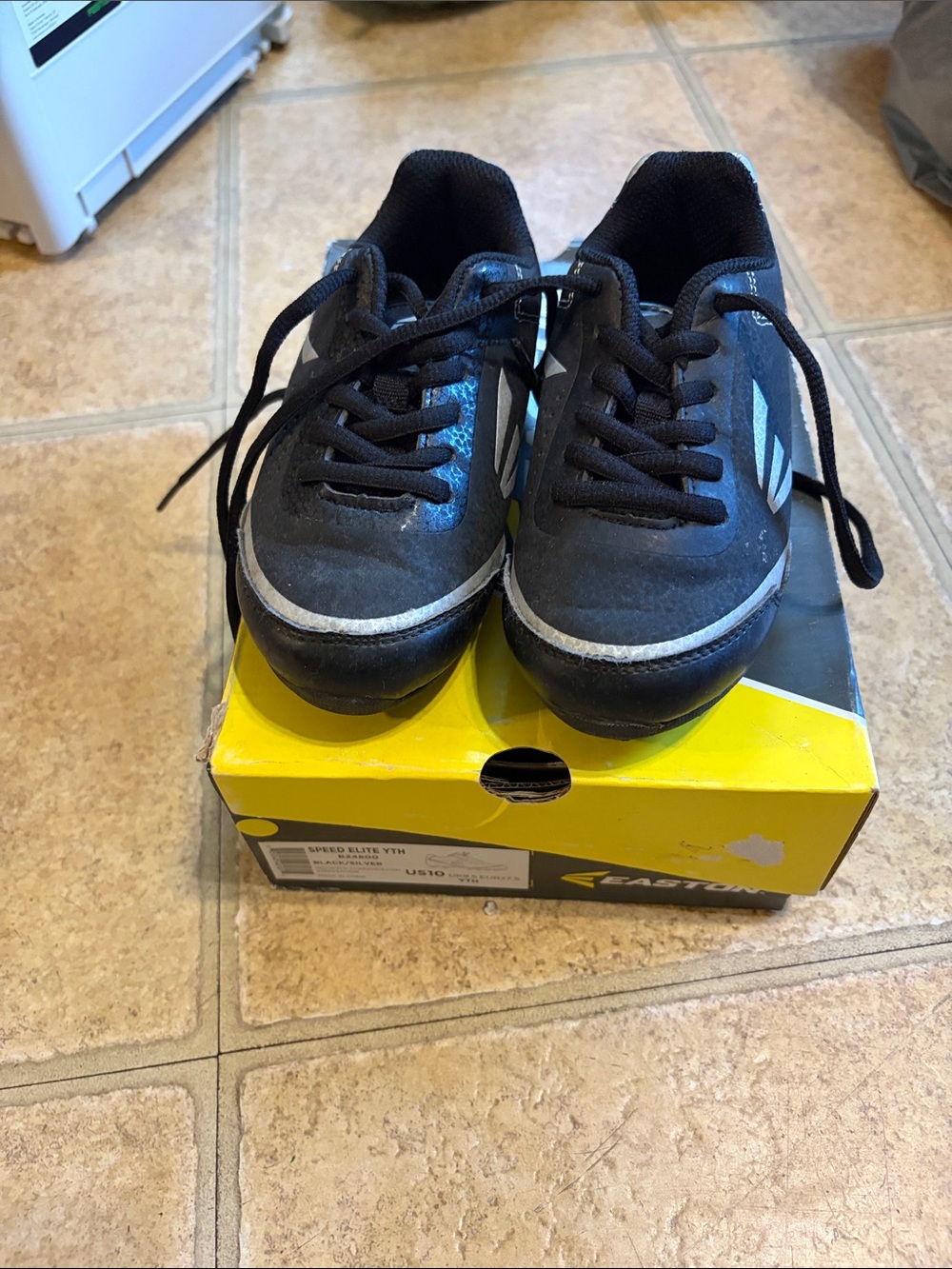 Youth size 10 Black Easton baseball cleats - Black
